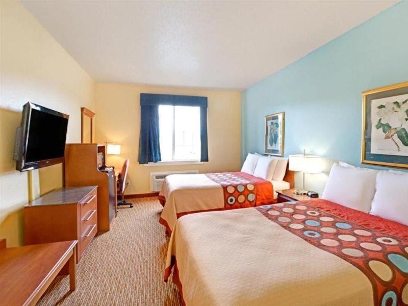 Super 8 By Wyndham Salisbury Hotel Exterior photo