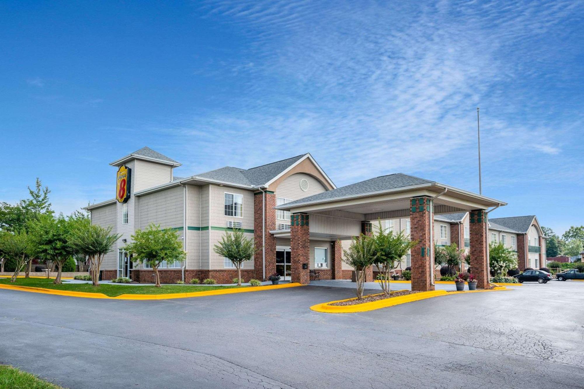 Super 8 By Wyndham Salisbury Hotel Exterior photo