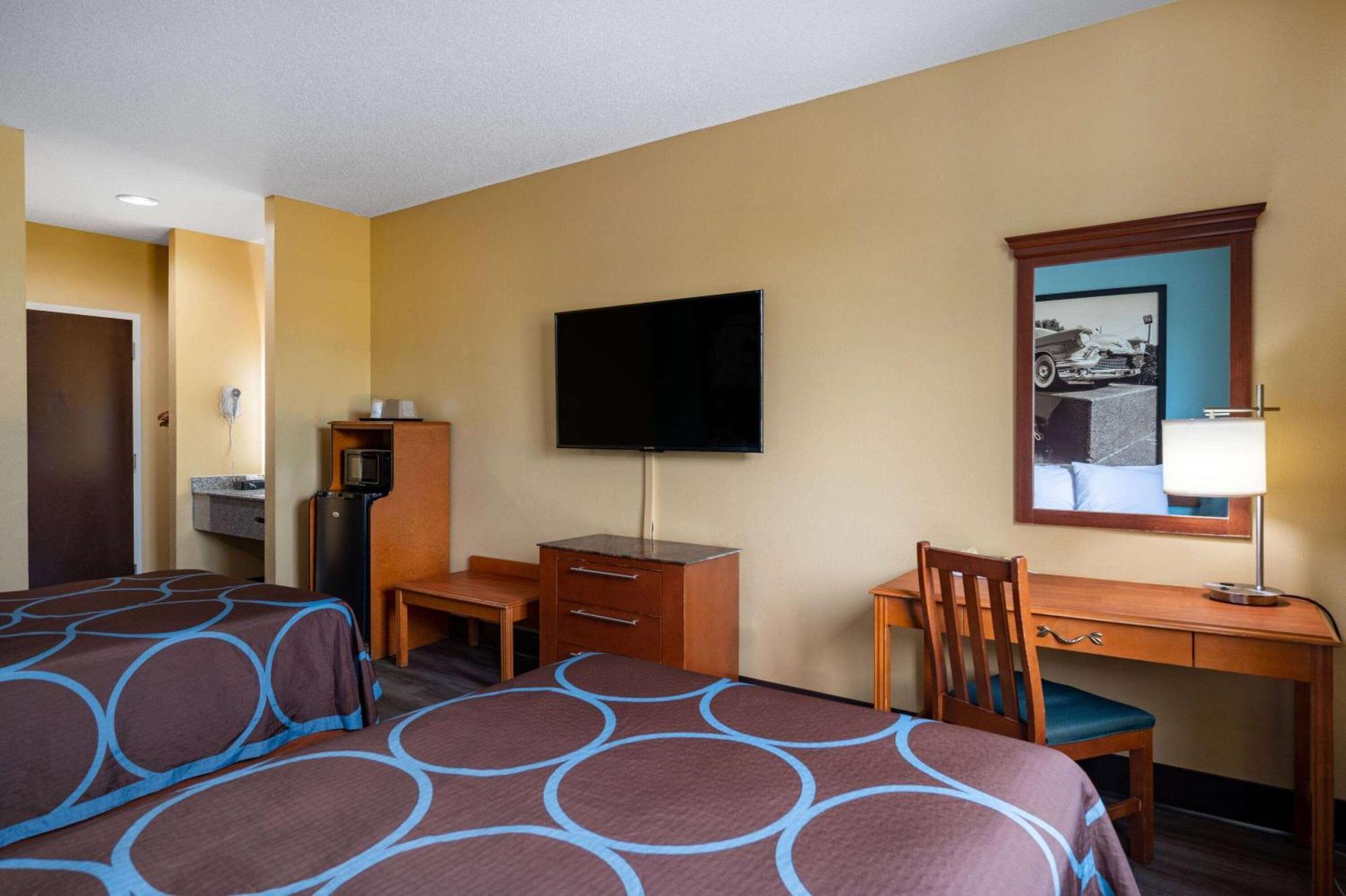 Super 8 By Wyndham Salisbury Hotel Exterior photo