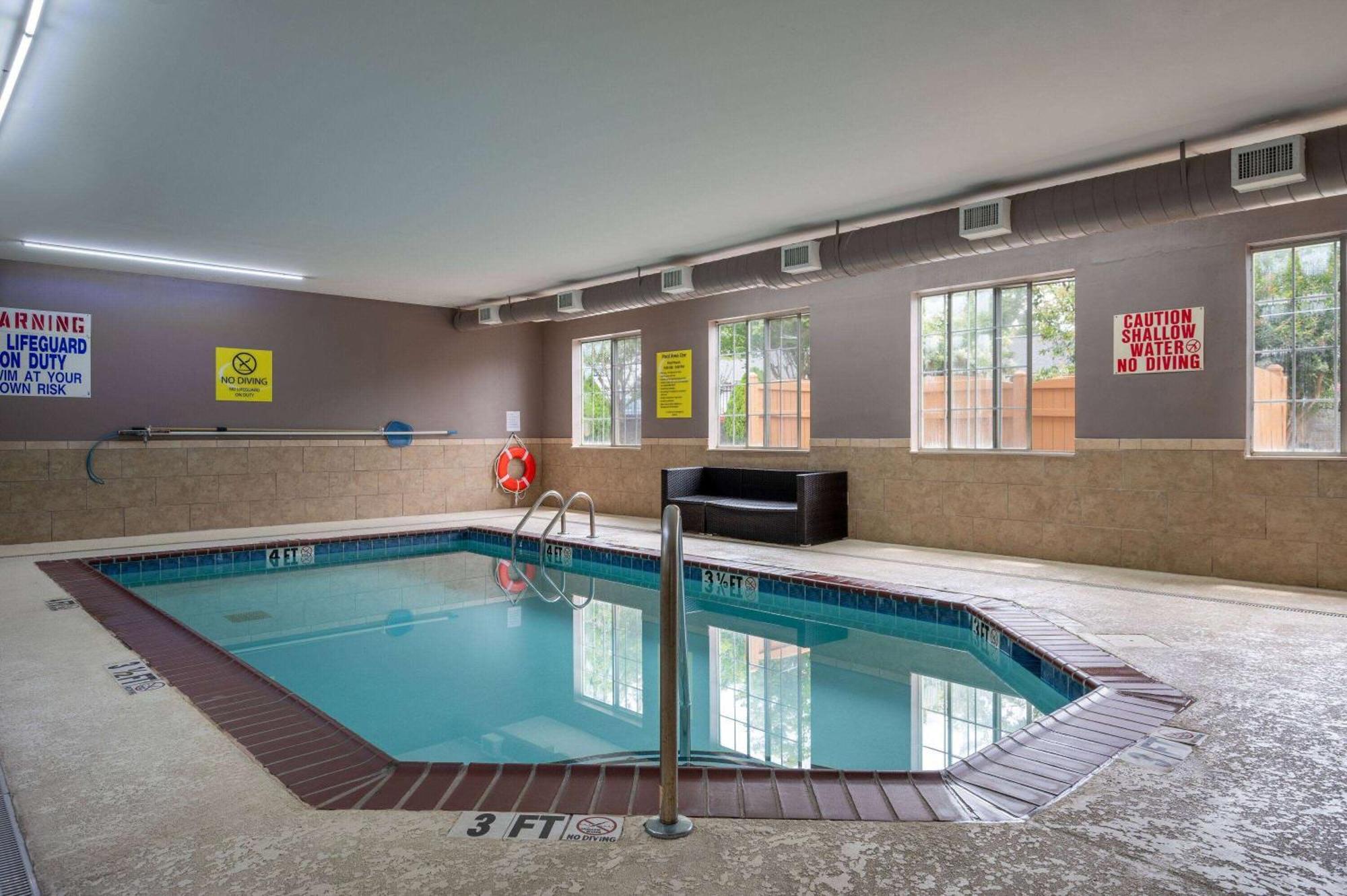 Super 8 By Wyndham Salisbury Hotel Exterior photo